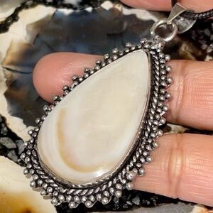 ❌SALE, Tarnish on the Back❌ Mother of Pearl Pendant 2 1/2”